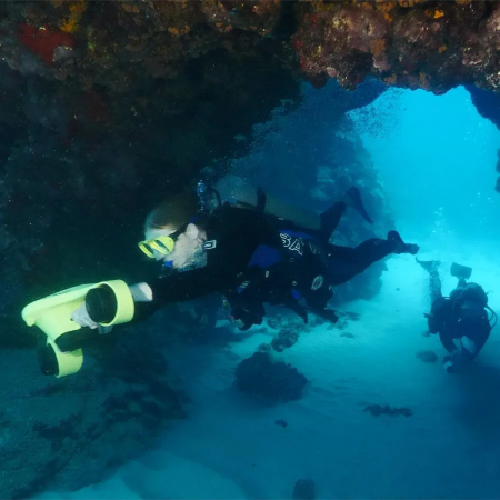Подводный электроскутер MANTA желтый